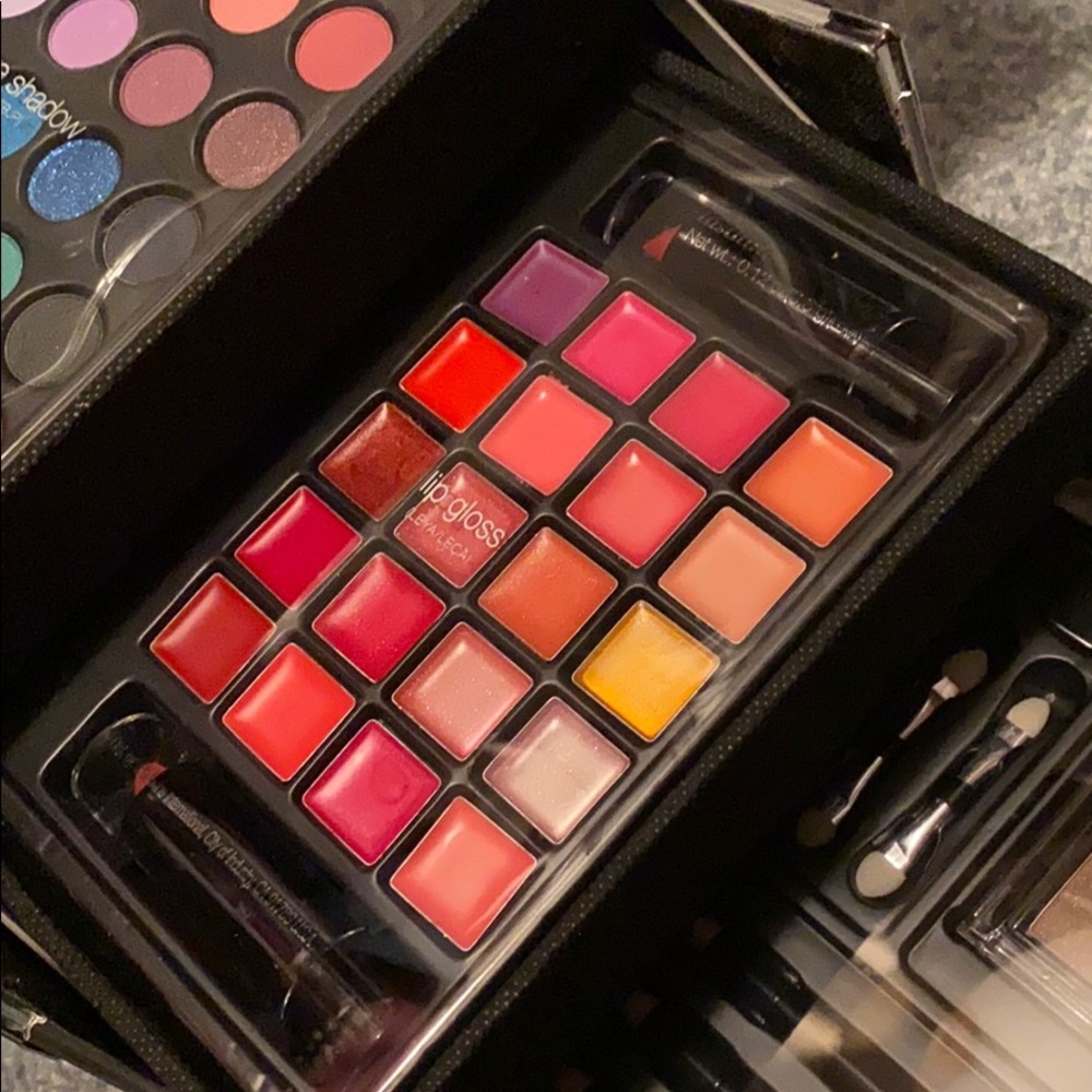 Color Institute Explosion Makeup cosmetics Train Case bundle gloss, shadow, etc - Picture 8 of 9